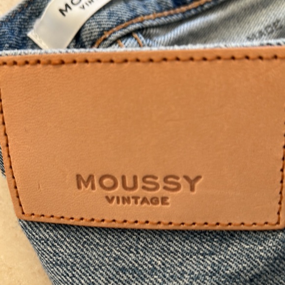 NWOT Moussy Vintage Sterling Flare Distessed Denim Jeans - Picture 4 of 9